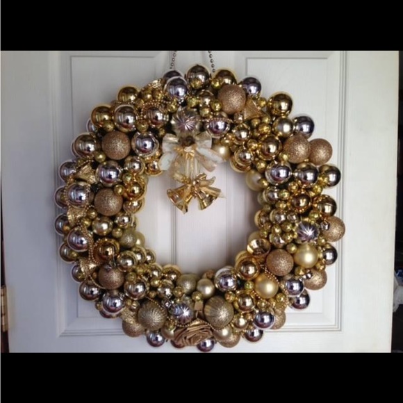 Gold Christmas Wresth! - Picture 2 of 2